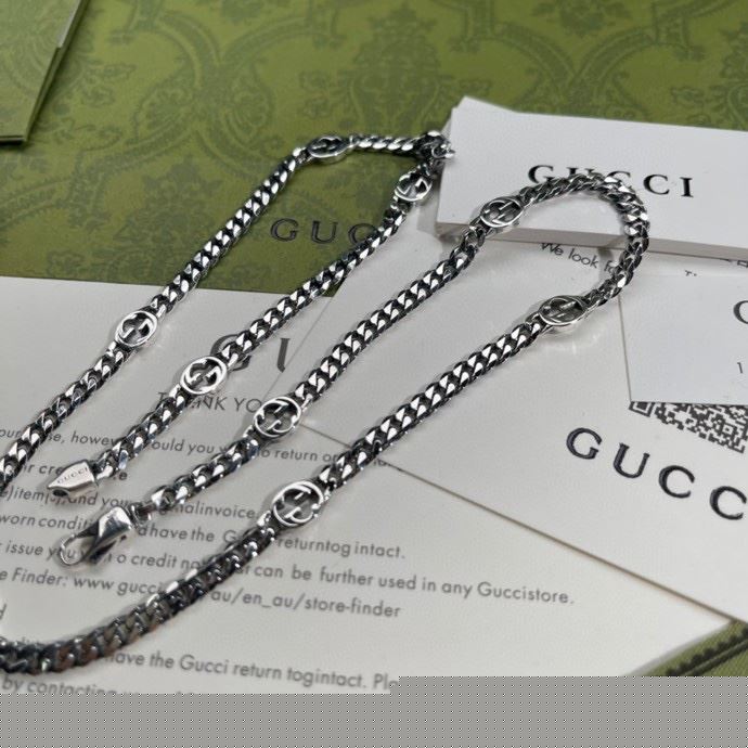 G*u*i necklaces